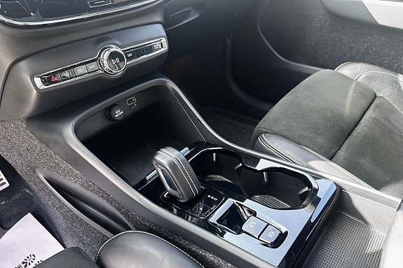 Volvo XC40 16 of 24