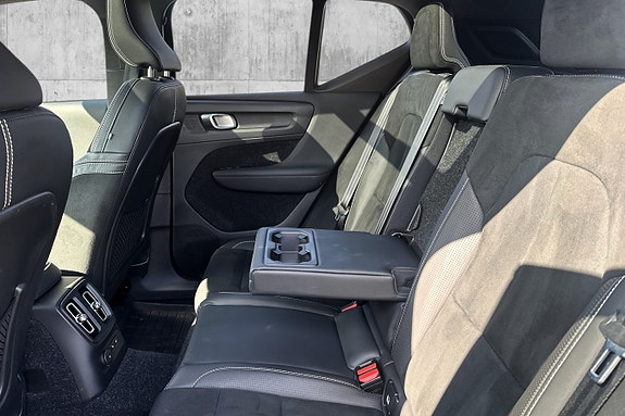 Volvo XC40 13 of 24