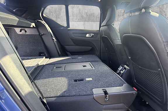 Volvo XC40 14 of 24