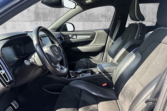 Volvo XC40 10 of 24