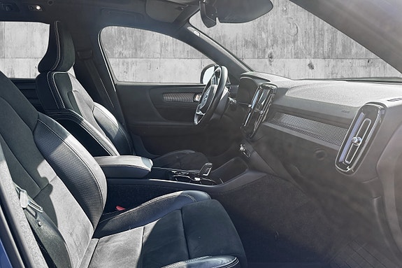 Volvo XC40 11 of 24