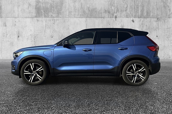 Volvo XC40 2 of 24