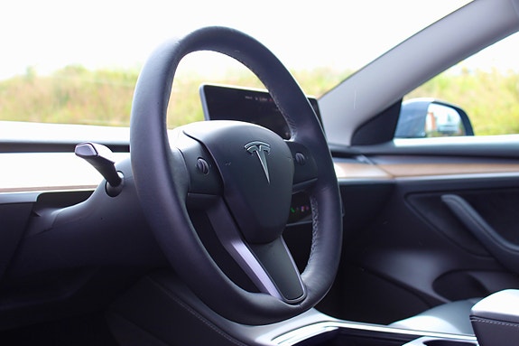 Tesla Model 3 25 of 30