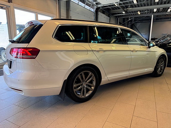 Volkswagen Passat 7 of 30