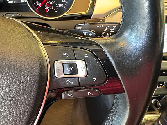 Volkswagen Passat 16 of 30