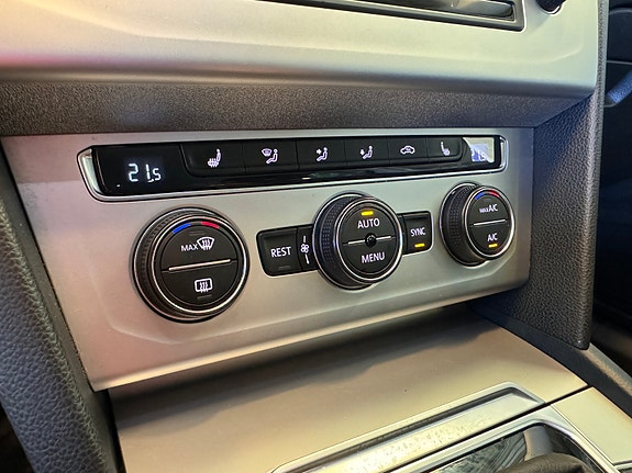 Volkswagen Passat 25 of 30