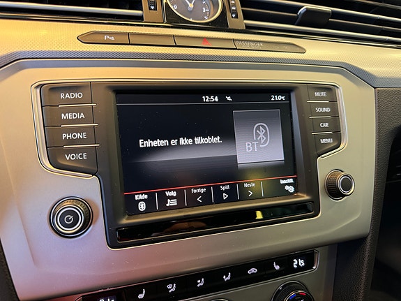 Volkswagen Passat 22 of 30
