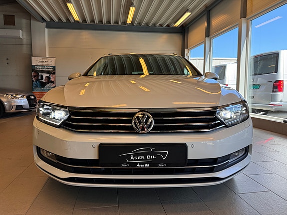 Volkswagen Passat 3 of 30