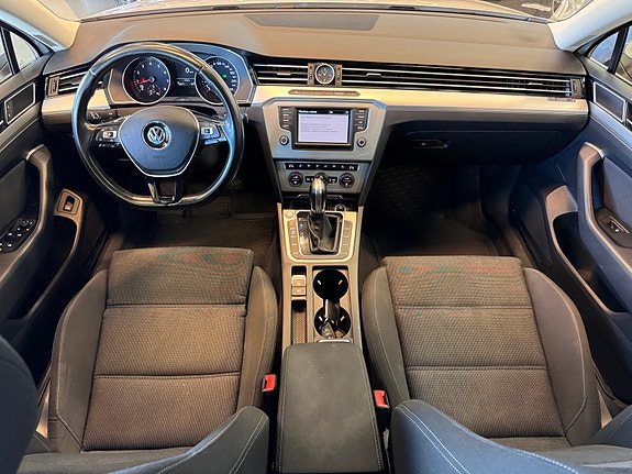 Volkswagen Passat 20 of 30