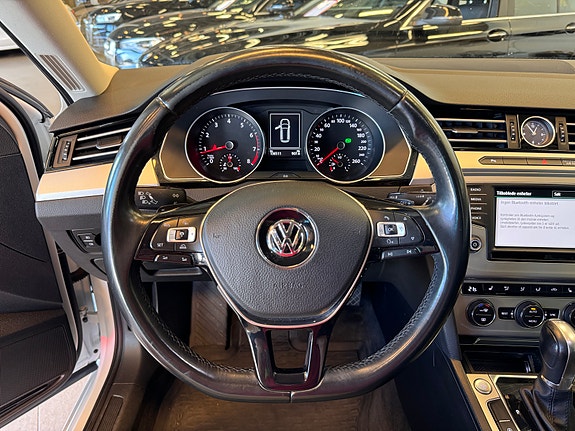 Volkswagen Passat 15 of 30