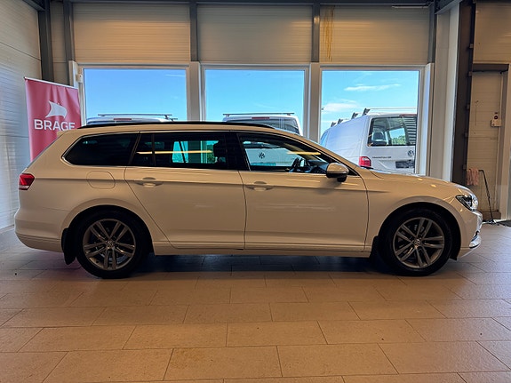 Volkswagen Passat 4 of 30