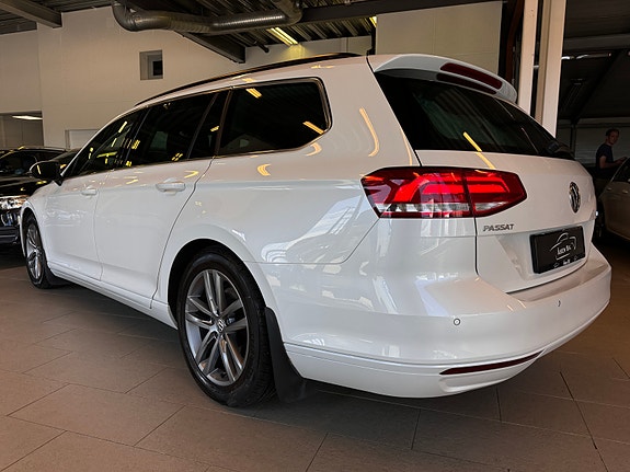Volkswagen Passat 5 of 30
