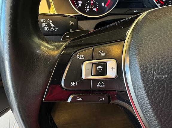 Volkswagen Passat 14 of 30