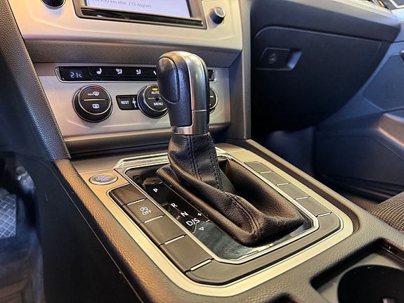 Volkswagen Passat 27 of 30