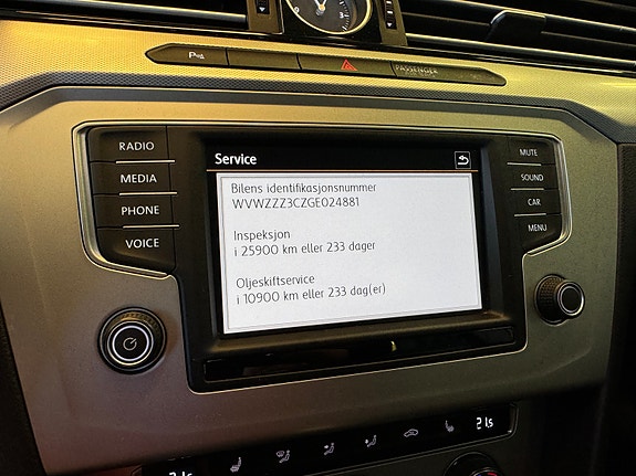 Volkswagen Passat 24 of 30