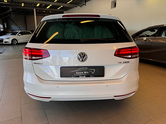 Volkswagen Passat 6 of 30