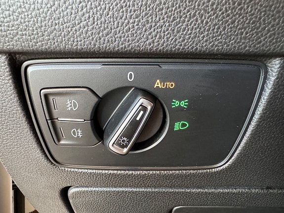 Volkswagen Passat 19 of 30