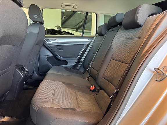 Volkswagen Golf VII 11 of 30