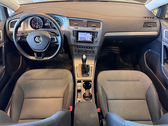 Volkswagen Golf VII 16 of 30