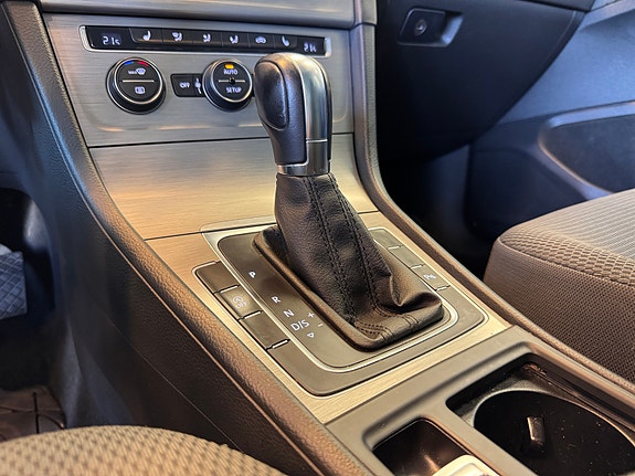 Volkswagen Golf VII 23 of 30