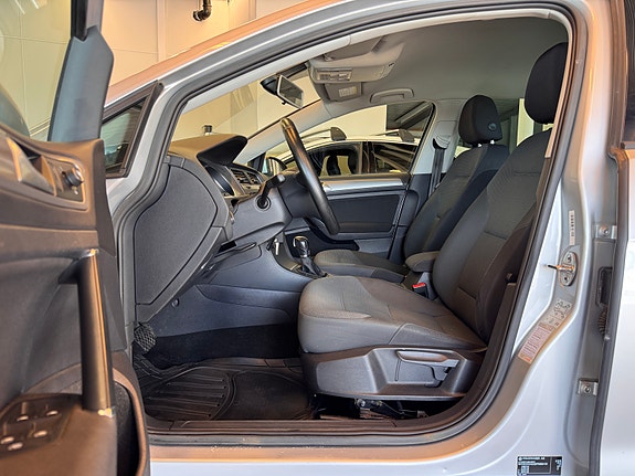 Volkswagen Golf VII 8 of 30