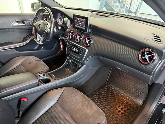 Mercedes-Benz A250 10 of 25