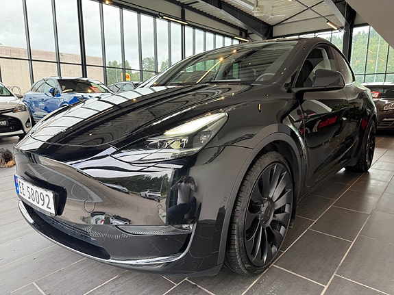 Tesla Model Y 7 of 19