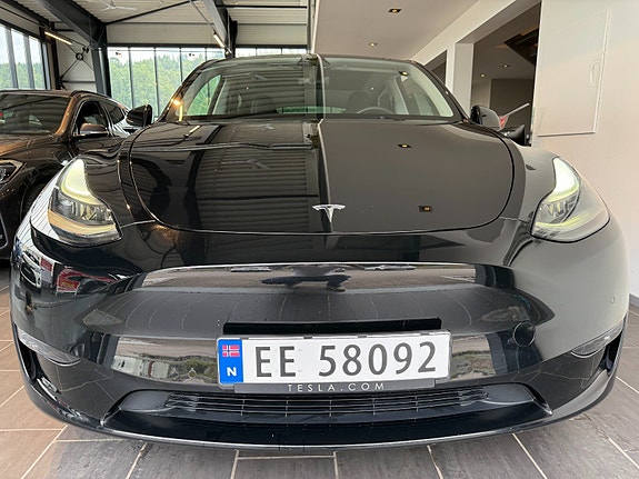 Tesla Model Y 6 of 19