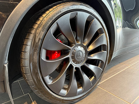 Tesla Model Y 19 of 19
