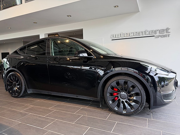 Tesla Model Y 8 of 19
