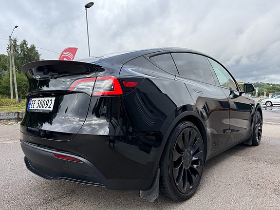 Tesla Model Y 3 of 19