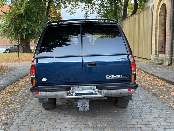 Chevrolet Suburban 13 of 30
