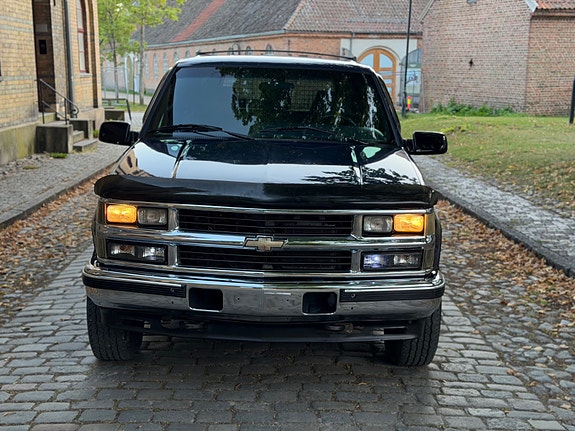 Chevrolet Suburban 9 of 30