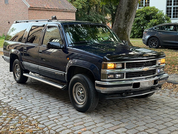 Chevrolet Suburban 8 of 30