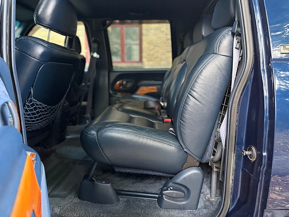 Chevrolet Suburban 20 of 30