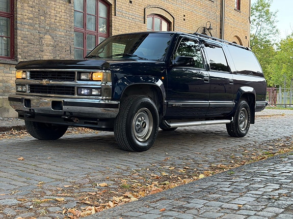 Chevrolet Suburban 4 of 30