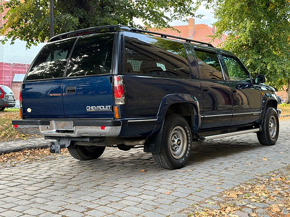 Chevrolet Suburban 15 of 30