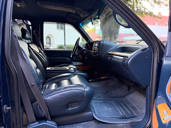 Chevrolet Suburban 24 of 30