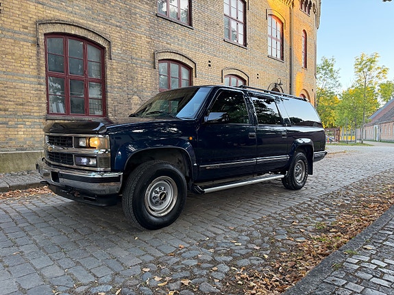 Chevrolet Suburban 19 of 30