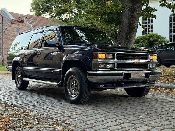 Chevrolet Suburban 7 of 30