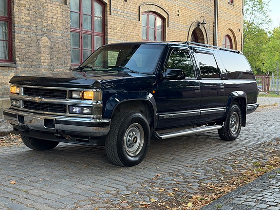 Chevrolet Suburban 5 of 30