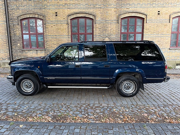 Chevrolet Suburban 16 of 30