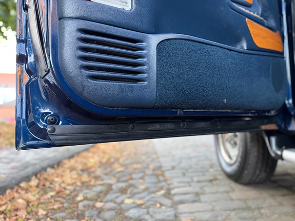 Chevrolet Suburban 26 of 30