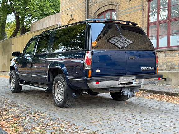 Chevrolet Suburban 18 of 30