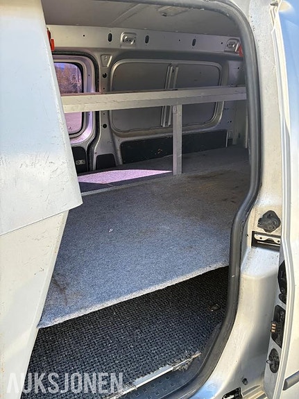 Volkswagen Caddy Maxi 21 of 24