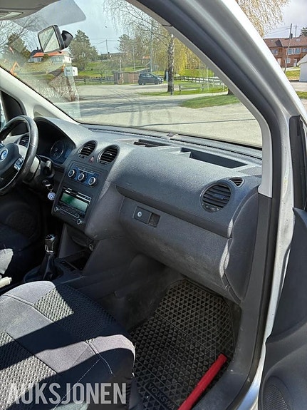 Volkswagen Caddy Maxi 16 of 24