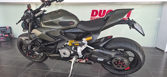 Ducati Streetfighter V2 3 of 6