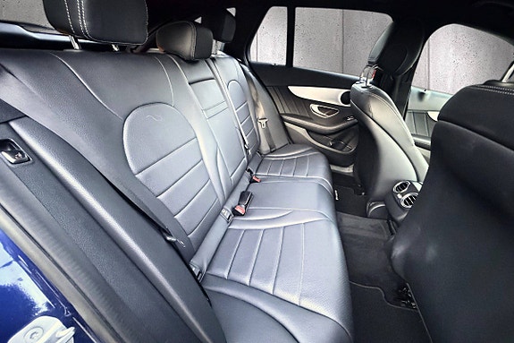 Mercedes-Benz C200 18 of 26