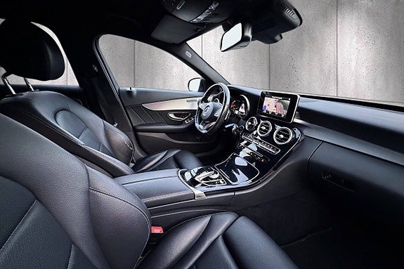 Mercedes-Benz C200 8 of 26