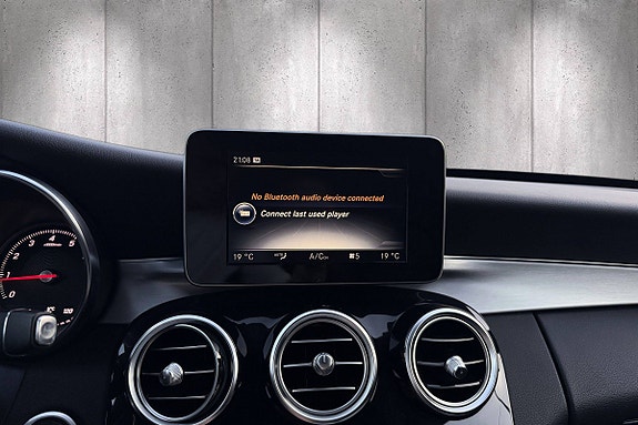 Mercedes-Benz C200 23 of 26